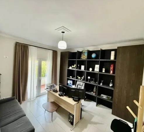 Tirane, jepet me qera ambjent biznesi Kati 1, 150 m² 600 € (Qytet Studenti)