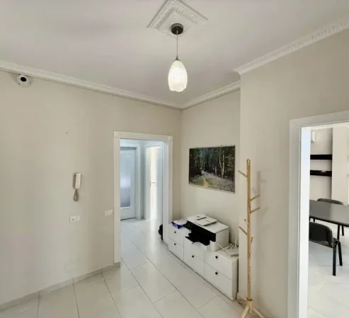 Tirane, jepet me qera ambjent biznesi Kati 1, 150 m² 600 € (Qytet Studenti)