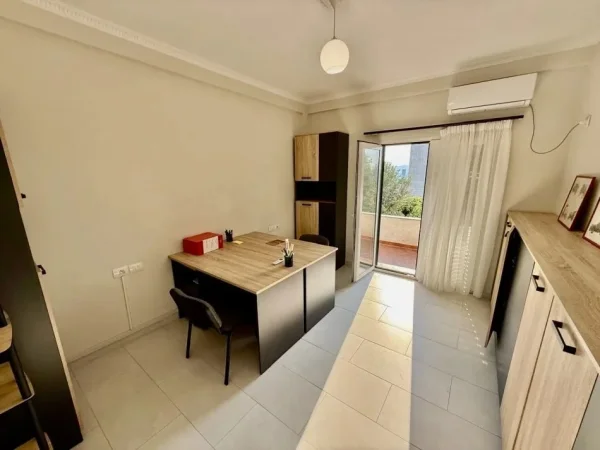 Tirane, jepet me qera ambjent biznesi Kati 1, 150 m² 600 € (Qytet Studenti)