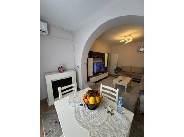 Tirane, shitet apartament 1+1 Kati 2, 45 m² 100.000 € (kinostudio)