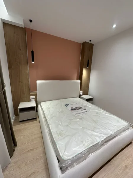 Tirane, jepet me qera apartament 1+1 Kati 1, 70 m² 600 € (Qender)