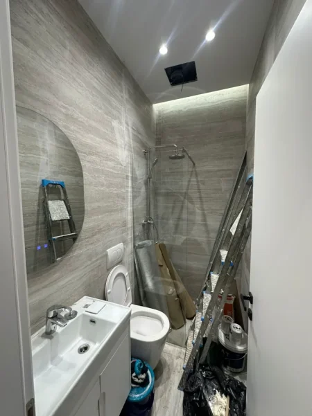 Tirane, jepet me qera apartament 1+1 Kati 1, 70 m² 600 € (Qender)