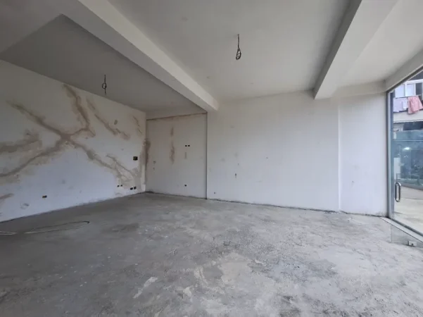 Tirane, shitet ambjent biznesi Kati 0, 110 m² 135.000 € 