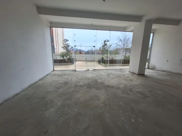 Tirane, shitet ambjent biznesi Kati 0, 110 m² 135.000 € 