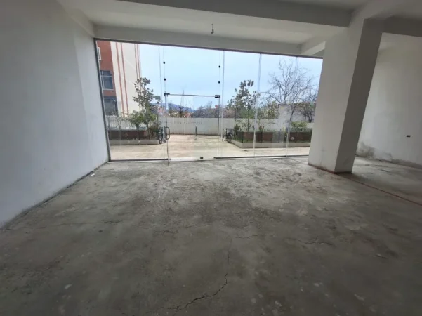 Tirane, shitet ambjent biznesi Kati 0, 110 m² 135.000 € 