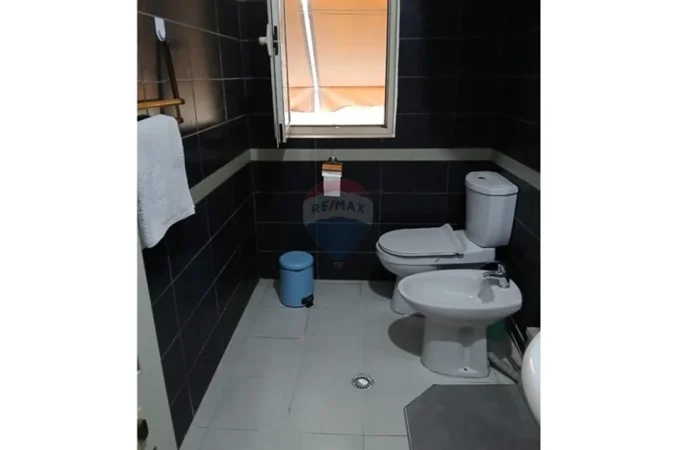 Tirane, jepet me qera apartament 2+1 Kati 4, 120 m² 700 € (Rruga Sulejman Delvina)