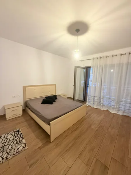 Tirane, jepet me qera apartament 2+1 , 110 m² 900 € (Kompleksi Delijorgji)
