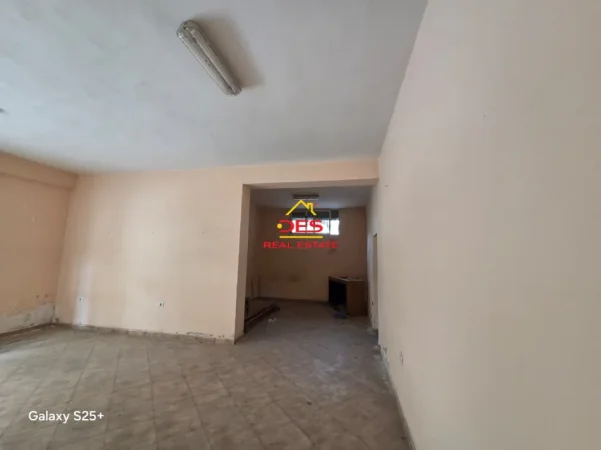 Vlore, shitet ambjent biznesi Kati 0, 50 m² 60.000 € (Rruga Hajredin Haxhiraj)