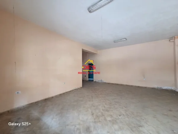 Vlore, shitet ambjent biznesi Kati 0, 50 m² 60.000 € (Rruga Hajredin Haxhiraj)