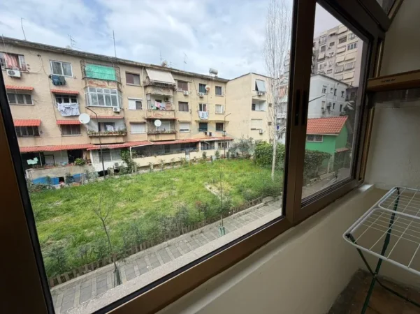Tirane, jepet me qera apartament 1+1 Kati 2, 48 m² 550 € (Prane Gjimnazi Petro Nini Luarasi)