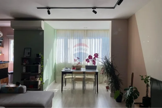 Tirane, jepet me qera apartament 2+1 Kati 4, 120 m² 550 € 