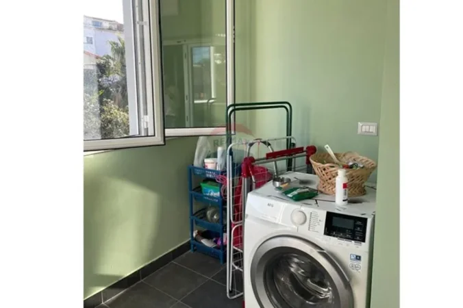 Tirane, jepet me qera apartament 2+1 Kati 4, 120 m² 550 € 