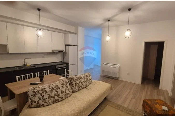 Tirane, jepet me qera apartament 2+1 Kati 4, 76 m² 500 € (kompleksi mangalem)