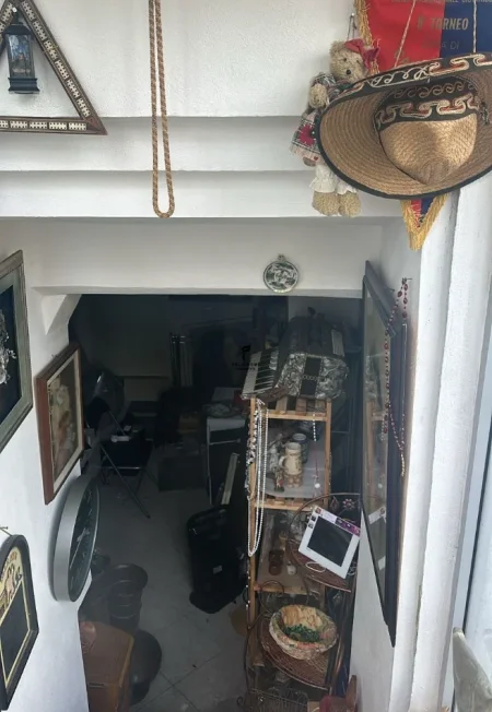 Tirane, jepet me qera dyqan Kati -1, 15 m² 400 € (VASIL SHANTO)