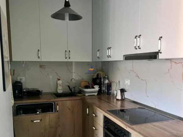 Tirane, jepet me qera apartament 2+1+Ballkon Kati 8, 100 m² 679 € (KOMUNA E PARISIT)