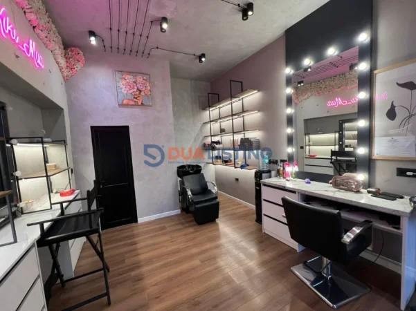 Tirane, jepet me qera dyqan , 60 m² 450 € (Bulevardi Bajram Curri)