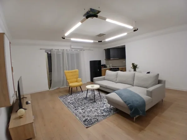 Tirane, jepet me qera apartament 1+1+Ballkon Kati 2, 65 m² 550 € 