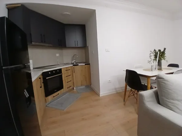 Tirane, jepet me qera apartament 1+1+Ballkon Kati 2, 65 m² 550 € 