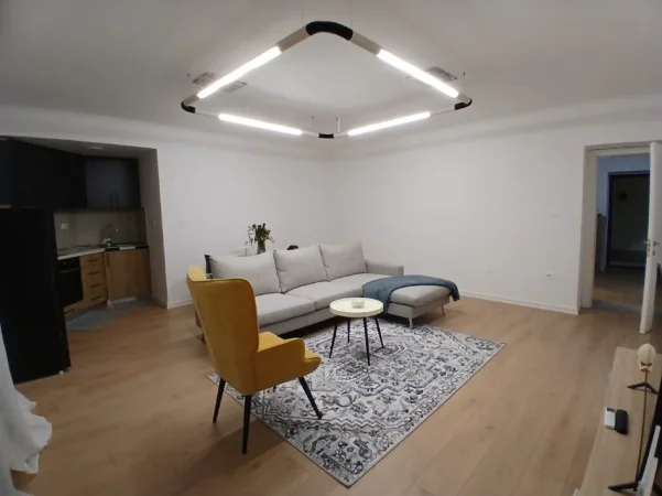 Tirane, jepet me qera apartament 1+1+Ballkon Kati 2, 65 m² 550 € 