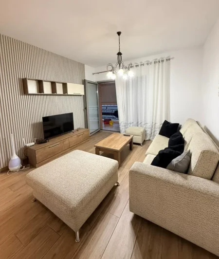 Tirane, jepet me qera apartament 2+1 , 120 m² 900 € 