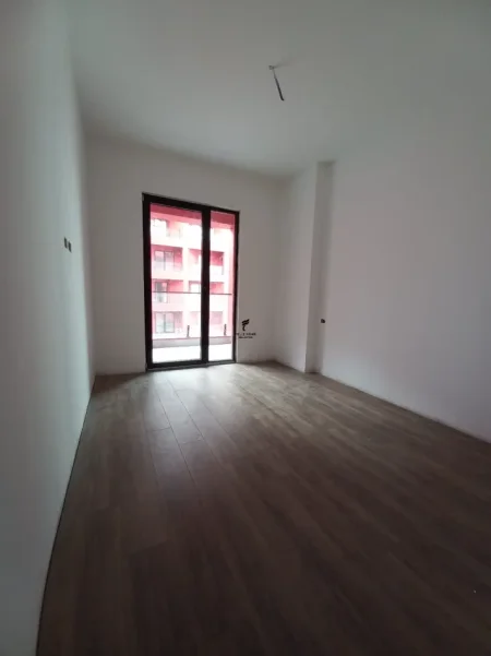 Tirane, jepet me qera zyre Kati 1, 70 m² 700 € (RRUGA E DIBRES)