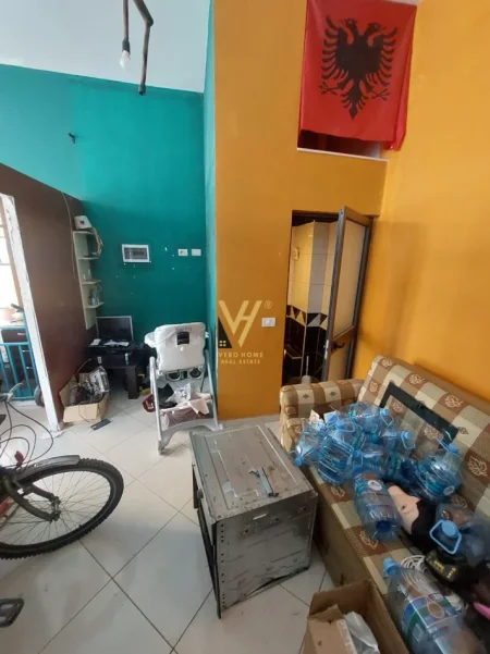 Tirane, shitet dyqan Kati 0, 40 m² 75.000 € (ASTIR)