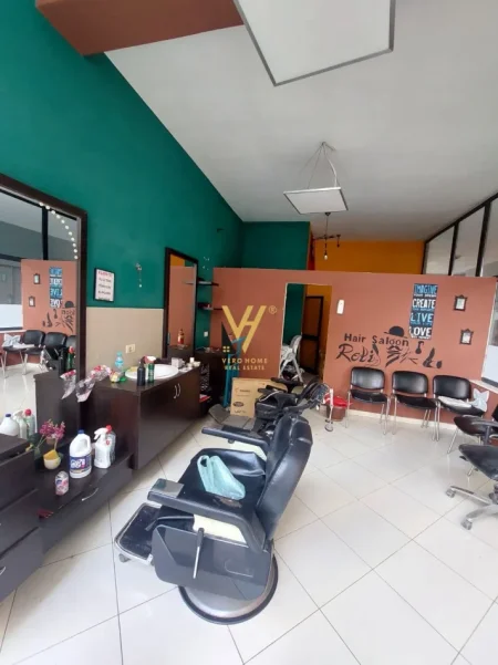 Tirane, shitet dyqan Kati 0, 40 m² 75.000 € (ASTIR)