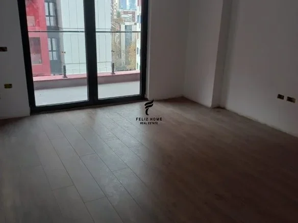 Tirane, jepet me qera zyre Kati 1, 70 m² 700 € (RRUGA E DIBRES)