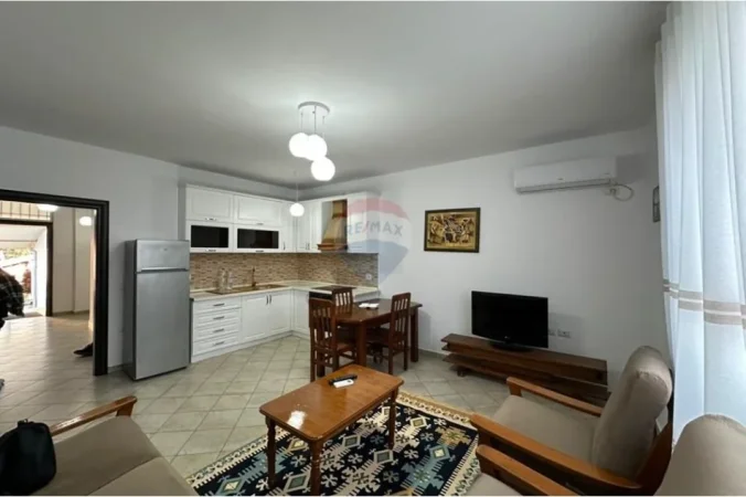 Tirane, jepet me qera Vile 2+1 Kati 2, 120 m² 550 € 