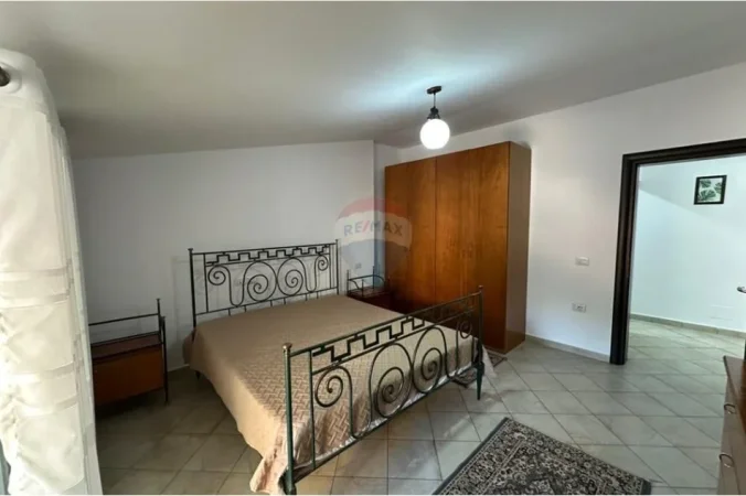 Tirane, jepet me qera Vile 2+1 Kati 2, 120 m² 550 € 