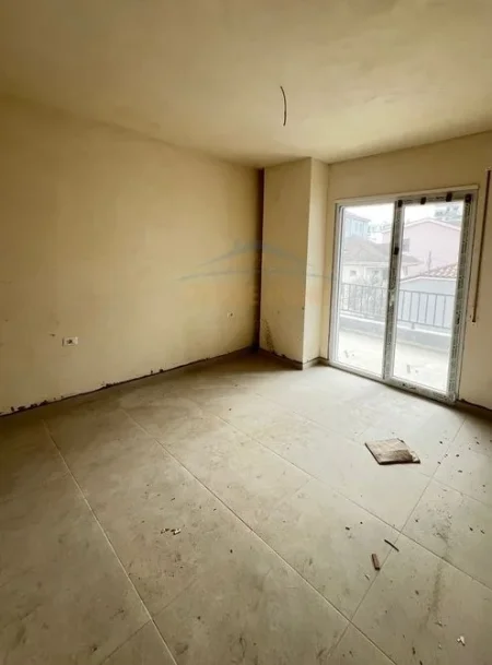 Tirane, shes apartament 2+1+Ballkon Kati 1, 117 m² 198.000 € (5 Maj)