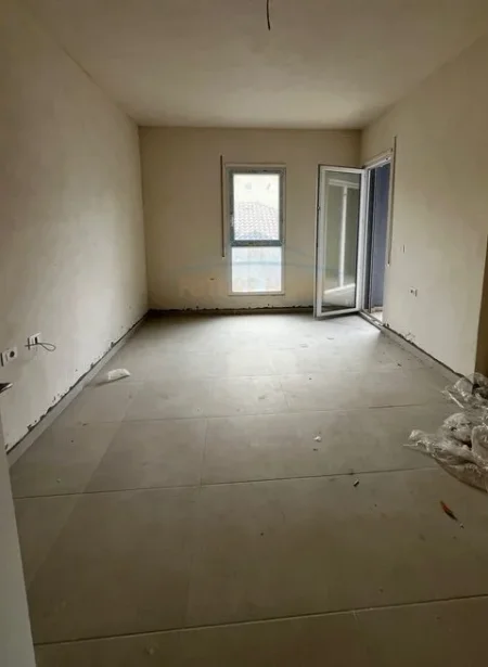 Tirane, shes apartament 2+1+Ballkon Kati 1, 117 m² 198.000 € (5 Maj)