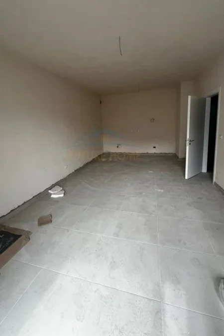 Tirane, shes apartament 2+1+Ballkon Kati 1, 117 m² 198.000 € (5 Maj)
