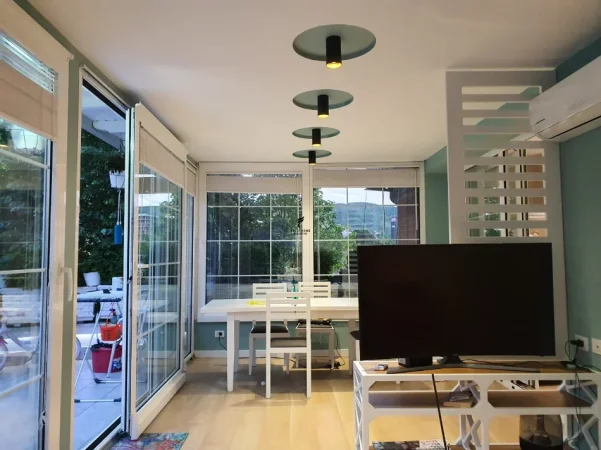 Tirane, jepet me qera zyre Kati 1, 134 m² 1.800 € (RRUGA E KOSOVAREVE)