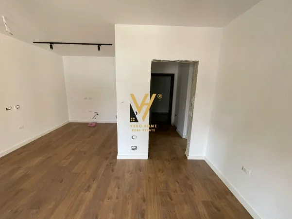 Tirane, jepet me qera zyre Kati 3, 67 m² 1.000 € (AIR ALBANIA)