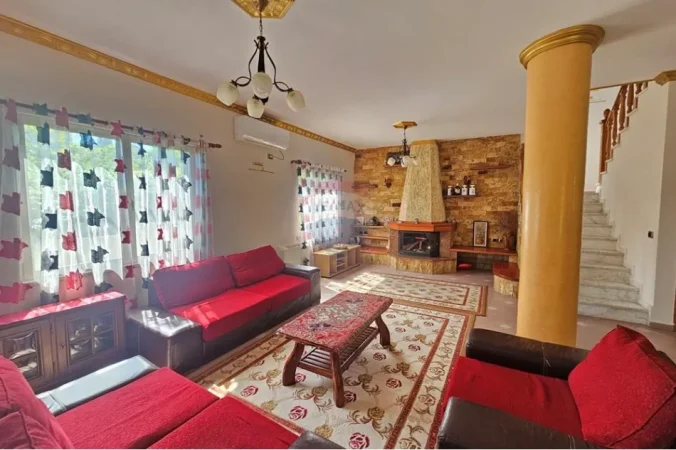 Tirane, jepet me qera Vile 3+1 , 300 m² 1.300 € 