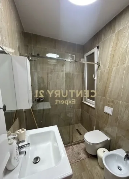 Tirane, jepet me qera apartament 2+1 Kati 2, 72 m² 650 € (Pazari i Ri)