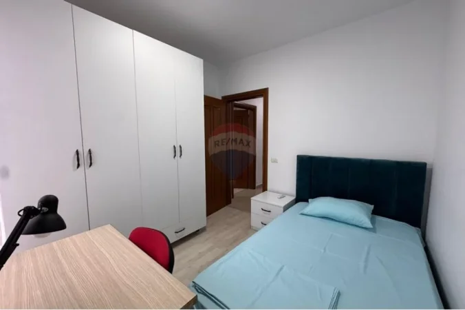 Tirane, jepet me qera apartament 3+1 , 110 m² 700 € 