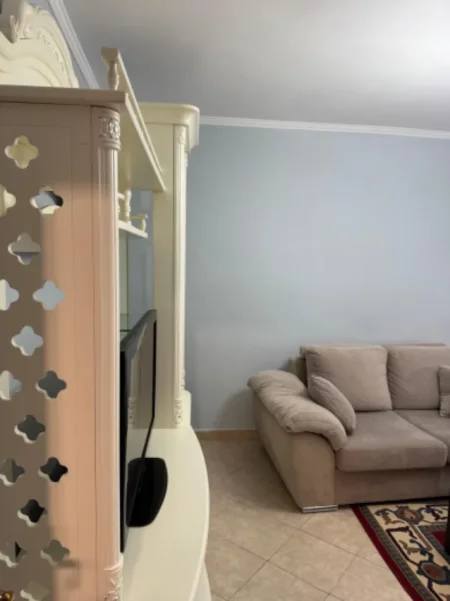 Shqiperi, jepet me qera apartament 1+1 Kati 4, 70 m² 500 € (Ambasada Amerikane)