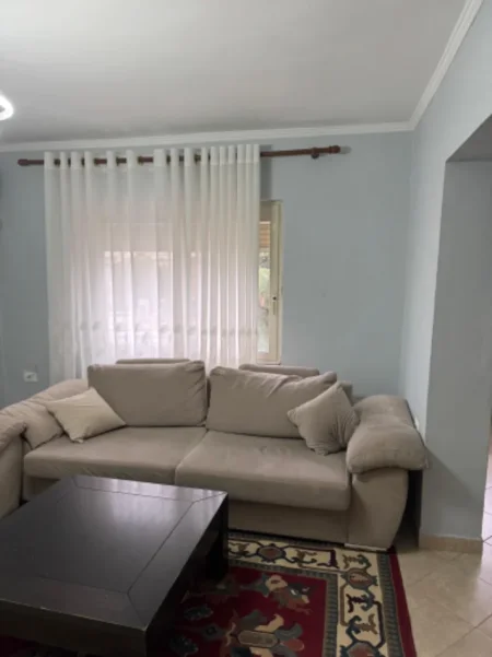 Shqiperi, jepet me qera apartament 1+1 Kati 4, 70 m² 500 € (Ambasada Amerikane)