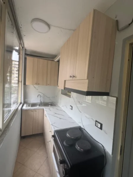 Shqiperi, jepet me qera apartament 1+1 Kati 4, 70 m² 500 € (Ambasada Amerikane)