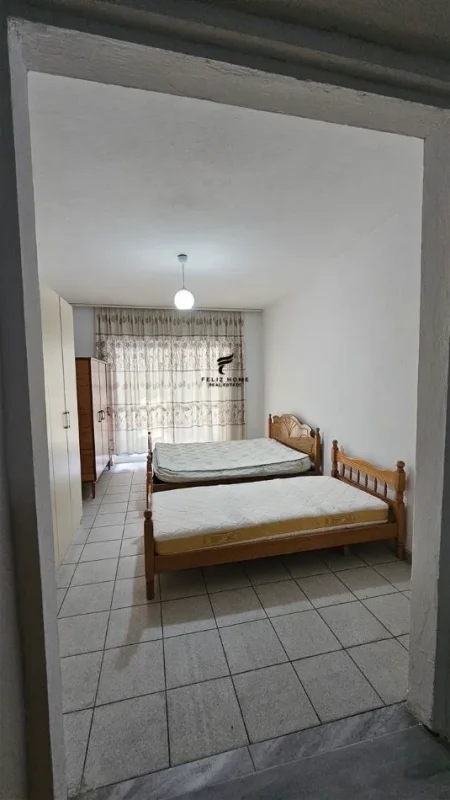 Tirane, jepet me qera apartament 1+1+Ballkon Kati 2, 80 m² 550 € (BLLOK)