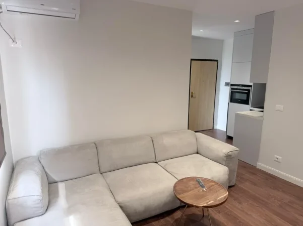 Tirane, jepet me qera apartament 1+1 Kati 2, 60 m² 450 € (rruga 5 maji)