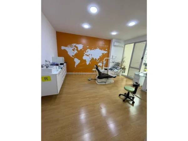 Tirane, jepet me qera ambjent biznesi Kati 1, 54 m² 400 € (Astir)