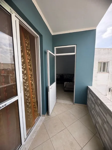 Tirane, jepet me qera apartament 1+1+Ballkon Kati 8, 60 m² 400 € (Astir prane bar Artistit)