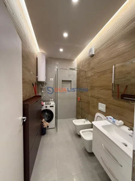 Tirane, jepet me qera apartament 1+1 , 68 m² 800 € (Zogu i Zi)