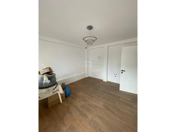 Tirane, shitet apartament 1+1 Kati 3, 50 m² 120.000 € (Tregu Elektrik)