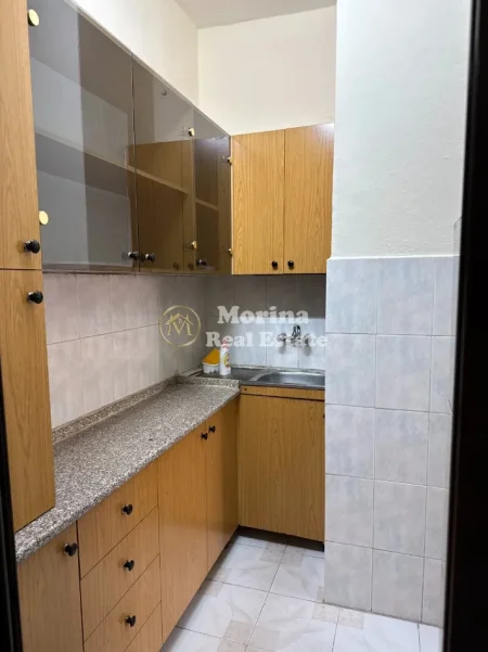 Tirane, jepet me qera apartament 1+1 Kati 2, 50 m² 550 € (Blloku)