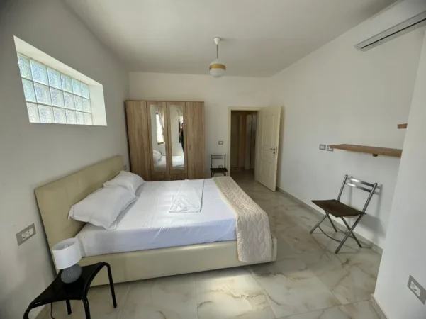 Tirane, jepet me qera vetem 1 dhome Kati 3, 250 € (Selitë të Vogël)