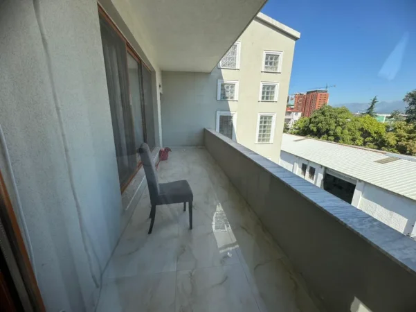 Tirane, jepet me qera vetem 1 dhome Kati 3, 250 € (Selitë të Vogël)